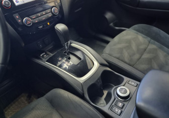 Подержанный автомобиль Nissan X-Trail 2017 года (10 фото)