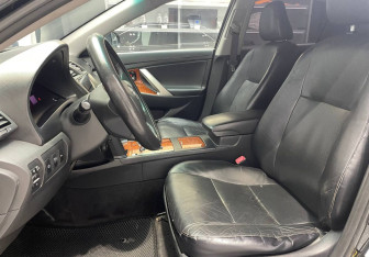 Подержанный автомобиль Toyota Camry Sedan 2011 года (10 фото)