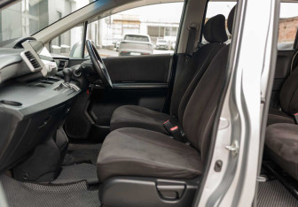 Подержанный автомобиль Honda Freed 2011 года (19 фото)