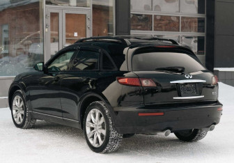 Подержанный автомобиль Infiniti FX 2003 года (7 фото)