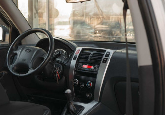 Подержанный автомобиль Hyundai Tucson 2007 года (10 фото)