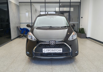 Подержанный автомобиль Toyota Sienta 2021 года (3 фото)