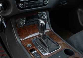 Подержанный автомобиль Volkswagen Touareg 2013 года (15 фото)