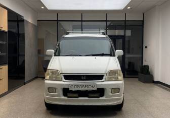 Подержанный автомобиль Honda Stepwgn 2000 года (3 фото)