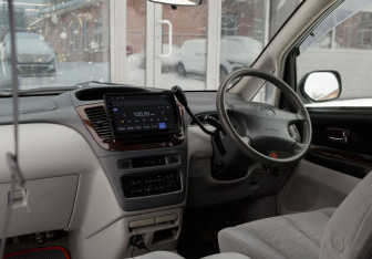 Подержанный автомобиль Toyota Nadia 2000 года (10 фото)