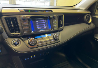 Подержанный автомобиль Toyota RAV4 2013 года (9 фото)