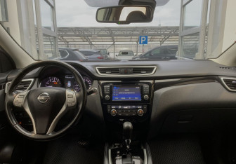 Подержанный автомобиль Nissan Qashqai 2017 года (8 фото)