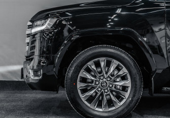 Новый Toyota Land Cruiser Suv 2024 (7 фото)