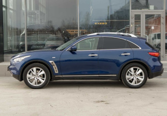 Подержанный автомобиль Infiniti FX 2012 года (8 фото)