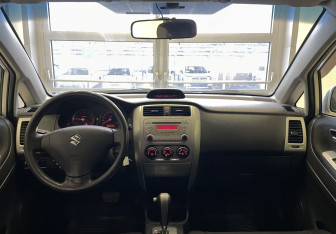 Подержанный автомобиль Suzuki Liana Sedan 2006 года (10 фото)