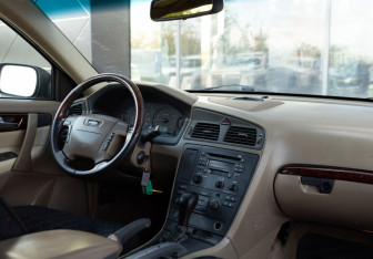 Подержанный автомобиль Volvo XC70 2001 года (10 фото)