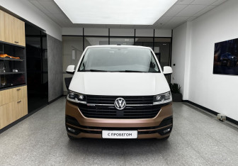 Подержанный автомобиль Volkswagen Multivan 2021 года (2 фото)