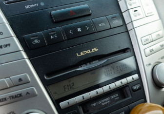 Подержанный автомобиль Lexus RX 2003 года (15 фото)