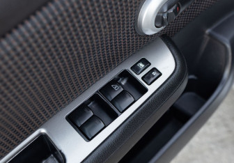 Подержанный автомобиль Nissan Tiida Hatchback 2010 года (16 фото)