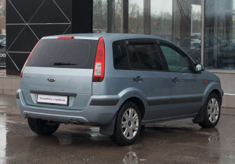 Подержанный автомобиль Ford Fusion 2007 года (5 фото)