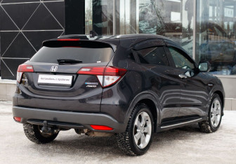 Подержанный автомобиль Honda Vezel 2013 года (5 фото)