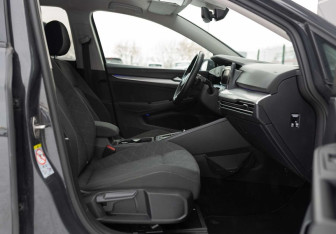 Подержанный автомобиль Volkswagen Golf Hatchback 2021 года (19 фото)
