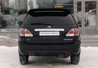 Подержанный автомобиль Toyota Harrier 2000 года (6 фото)