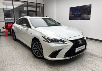 Подержанный автомобиль Lexus ES 2021 года (3 фото)