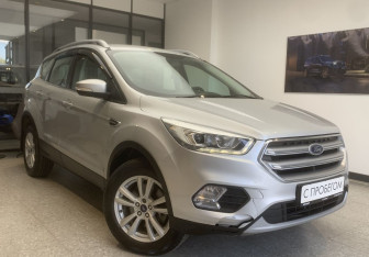Подержанный автомобиль Ford Kuga 2018 года (3 фото)
