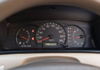 Подержанный автомобиль Toyota Corolla Sedan 2002 года (12 фото)