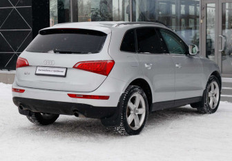 Подержанный автомобиль Audi Q5 2011 года (5 фото)