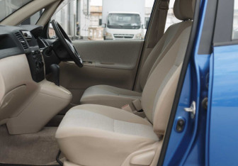 Подержанный автомобиль Toyota Corolla Spacio 2002 года (18 фото)