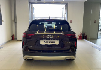 Подержанный автомобиль Infiniti QX50 2021 года (5 фото)