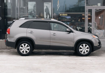 Подержанный автомобиль Kia Sorento 2012 года (4 фото)