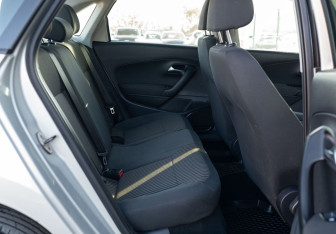 Подержанный автомобиль Volkswagen Polo Sedan 2011 года (17 фото)