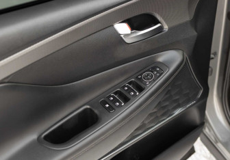 Подержанный автомобиль Hyundai Santa Fe 2018 года (19 фото)