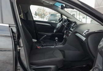 Подержанный автомобиль Citroen C4 Sedan 2013 года (20 фото)