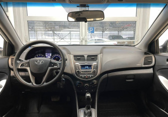 Подержанный автомобиль Hyundai Solaris Sedan 2015 года (12 фото)