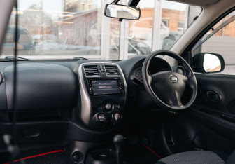 Подержанный автомобиль Nissan March Hatchback 2018 года (10 фото)