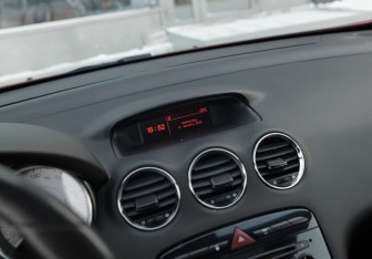 Подержанный автомобиль Peugeot 308 Hatchback 2012 года (13 фото)