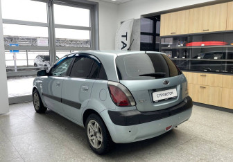 Подержанный автомобиль Kia Rio Hatchback 2007 года (7 фото)