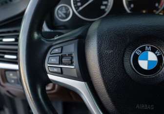 Подержанный автомобиль BMW X5 2017 года (16 фото)