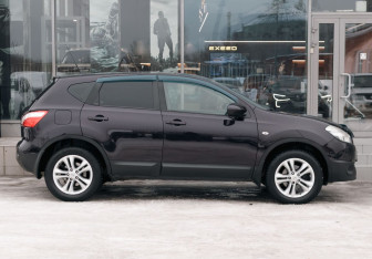 Подержанный автомобиль Nissan Qashqai 2010 года (4 фото)
