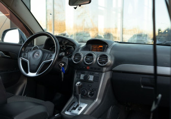 Подержанный автомобиль Opel Antara 2008 года (10 фото)