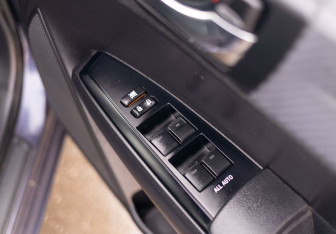 Подержанный автомобиль Toyota Corolla Wagon 2012 года (17 фото)