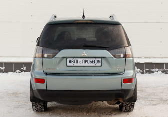 Подержанный автомобиль Mitsubishi Outlander 2008 года (6 фото)