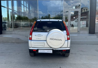 Подержанный автомобиль Honda CR-V 2002 года (6 фото)