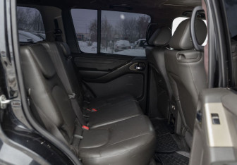 Подержанный автомобиль Nissan Pathfinder 2007 года (20 фото)