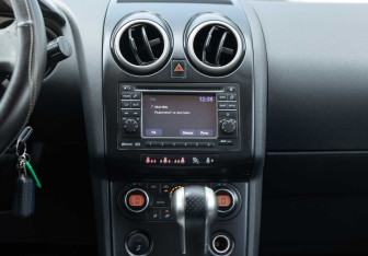 Подержанный автомобиль Nissan Qashqai 2007 года (14 фото)