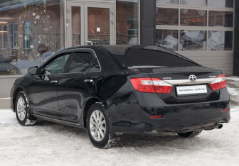 Подержанный автомобиль Toyota Camry Sedan 2012 года (7 фото)