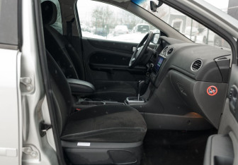 Подержанный автомобиль Ford Focus Sedan 2007 года (19 фото)