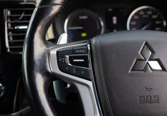 Подержанный автомобиль Mitsubishi Outlander 2017 года (12 фото)