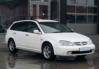 Подержанный автомобиль Honda Avancier Wagon 2000 года (3 фото)