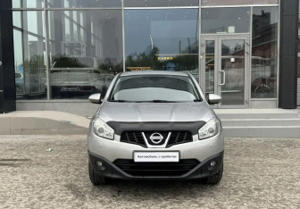 Подержанный автомобиль Nissan Qashqai 2012 года (2 фото)