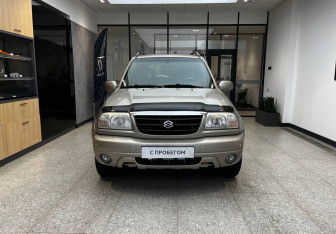 Подержанный автомобиль Suzuki Grand Vitara 2004 года (3 фото)